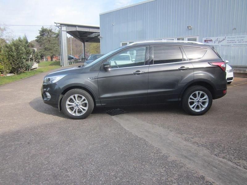 Gebraucht Ford Kuga Titanium 179 PS (131 kW) 2019 Grau SUV