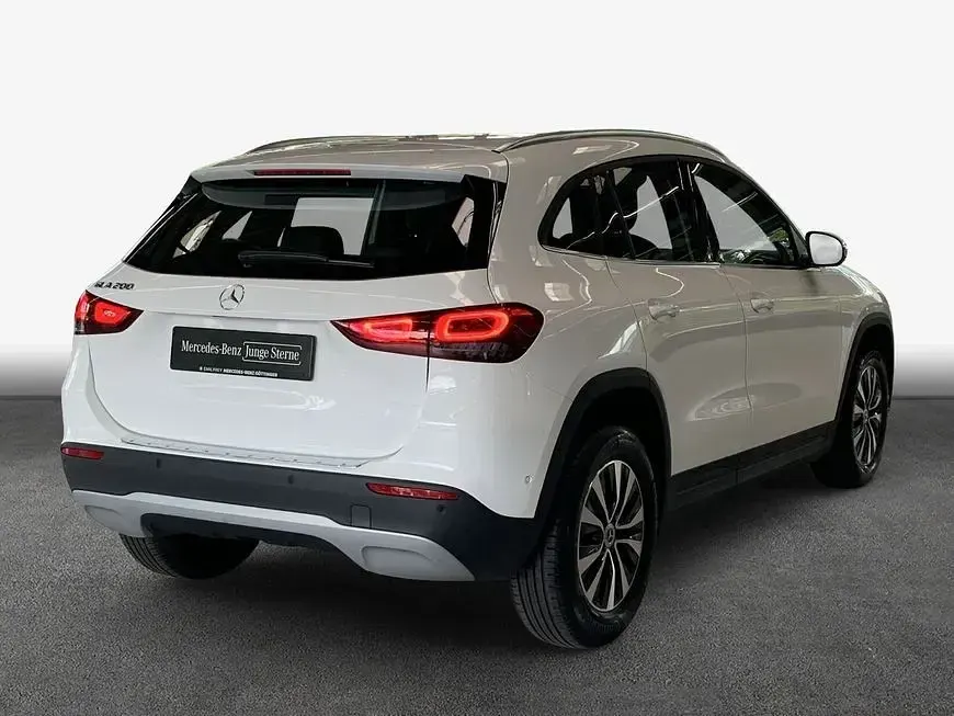 Gebraucht Mercedes GLA200 Style 163 PS (119 kW) 2022 Weiß SUV