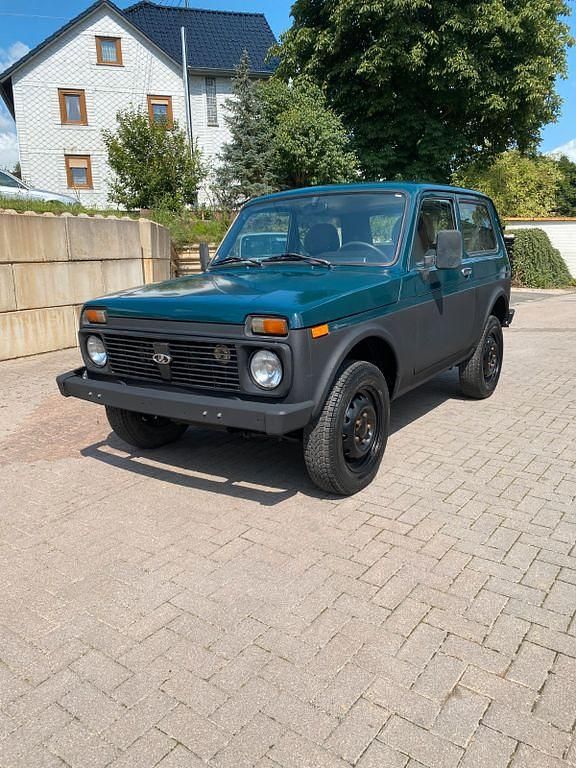Grün Gebraucht 2009 Lada niva SUV | 4.950 € (Guter Preis) - Bild 1/4