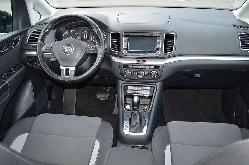 Gebraucht VW Sharan Life 177 PS (130 kW) 2013 Night blue metallic Van / Kleinbus