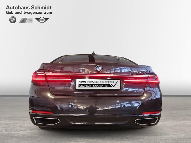 Gebraucht BMW 750 Efficient Dynamics 530 PS (389 kW) 2021 Sophistograu brillanteffekt Limousine