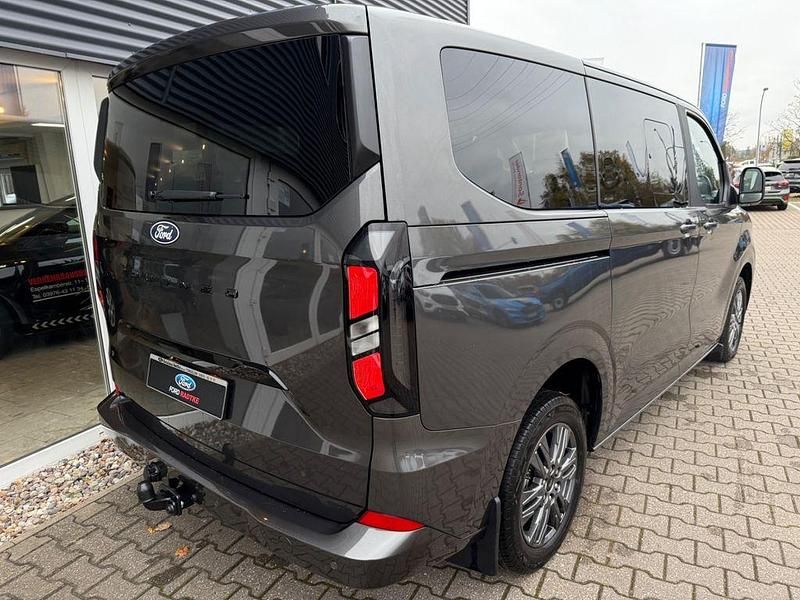 Gebraucht Ford Tourneo Custom Titanium 150 PS (110 kW) 2024 Grau Van