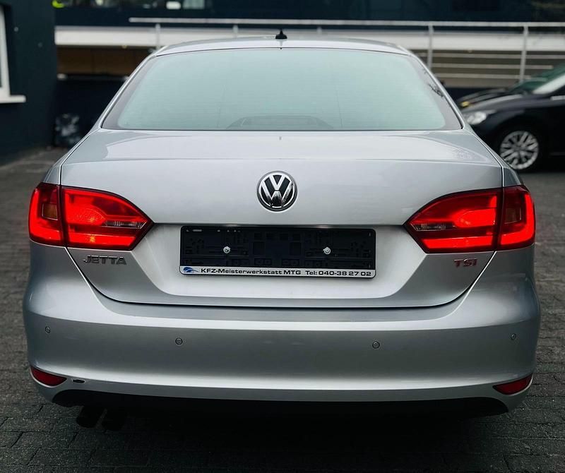 Gebraucht VW Jetta 160 PS (117 kW) 2014 Grau Limousine