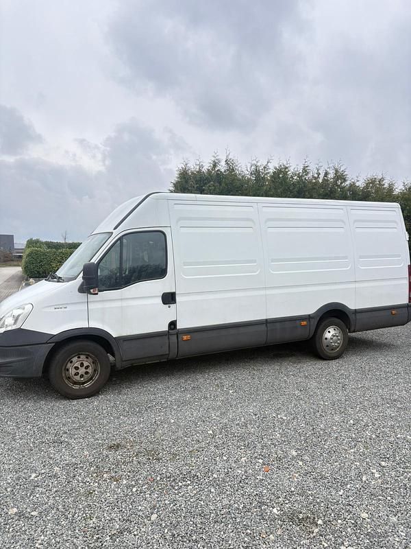 Gebraucht Iveco Daily 146 PS (107 kW) 2014 Weiß Van / Kleinbus