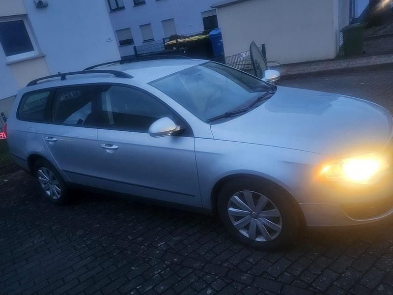 Gebraucht VW Passat 140 PS (102 kW) 2011 Silber Kombi