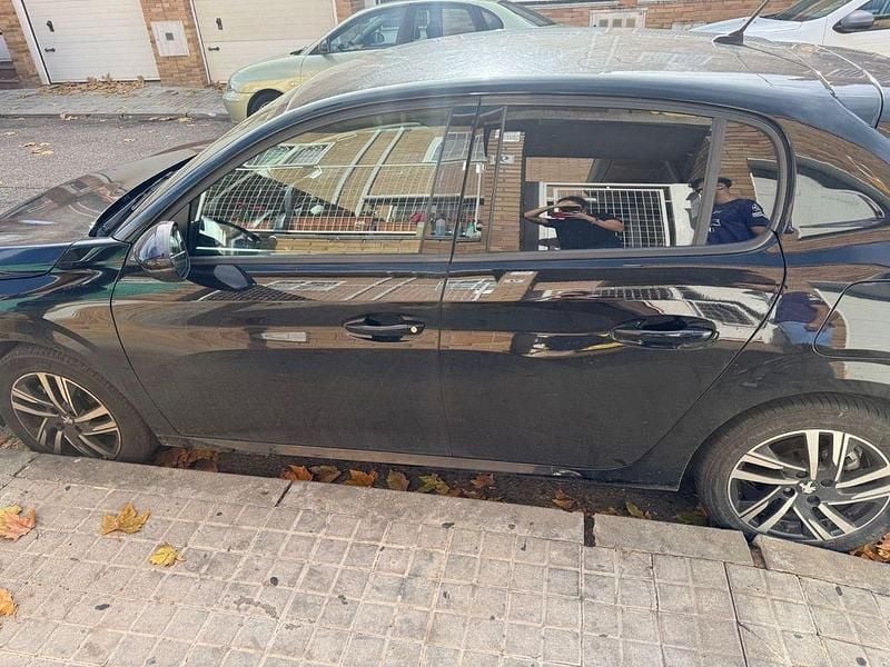 Gebraucht Peugeot 208 Allure 101 PS (74 kW) 2022 Schwarz Kleinwagen