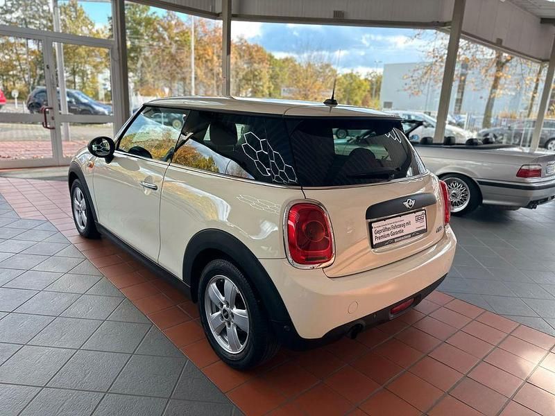 Gebraucht Mini ONE 75 PS (55 kW) 2015 Weiß Kleinwagen
