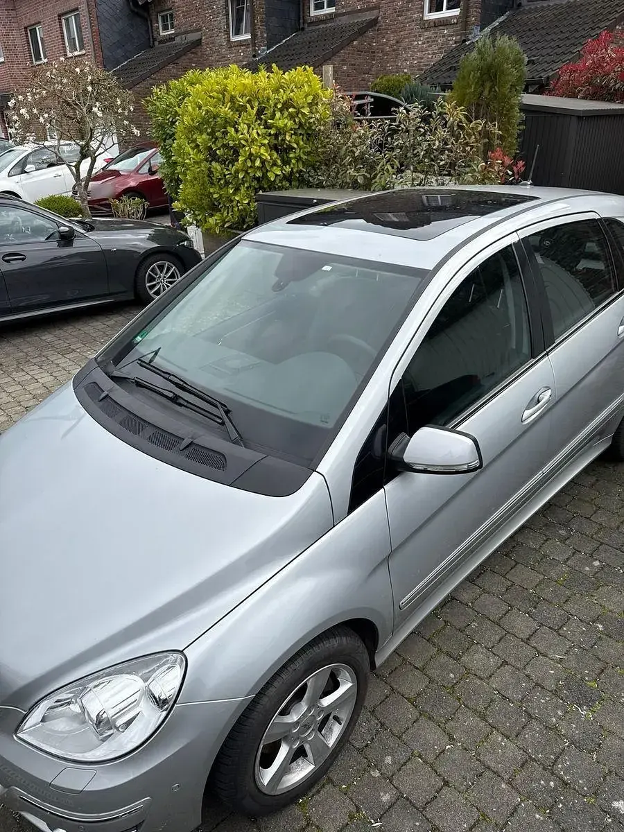 Gebraucht Mercedes B200 136 PS (100 kW) 2009 Silber Van / Kleinbus