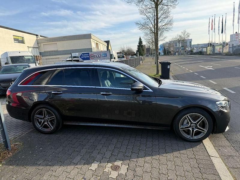 Gebraucht Mercedes E300 AMG line 194 PS (142 kW) 2021 Grau Limousine