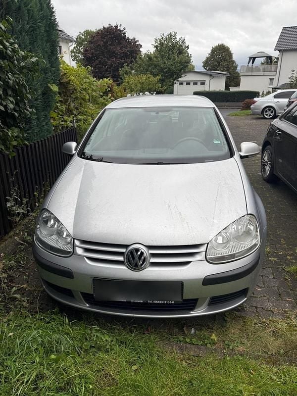Silber Gebraucht 2005 VW Golf IV Kleinwagen | 1.000 € (Superpreis) - Bild 1/4