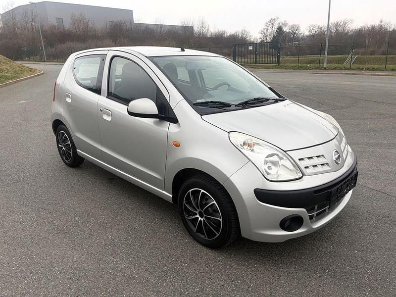 Gebraucht Nissan Pixo Visia 68 PS (50 kW) 2012 Silber Kleinwagen