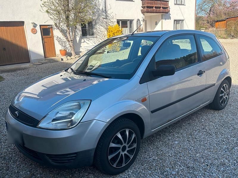 Usata Ford Fiesta 60 CV (44 kW) 2003 Argento Utilitaria