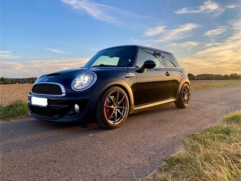 Schwarz Gebraucht 2011 Mini John Cooper Works Kleinwagen | 7.550 € (Fairer Preis) - Bild 1/4