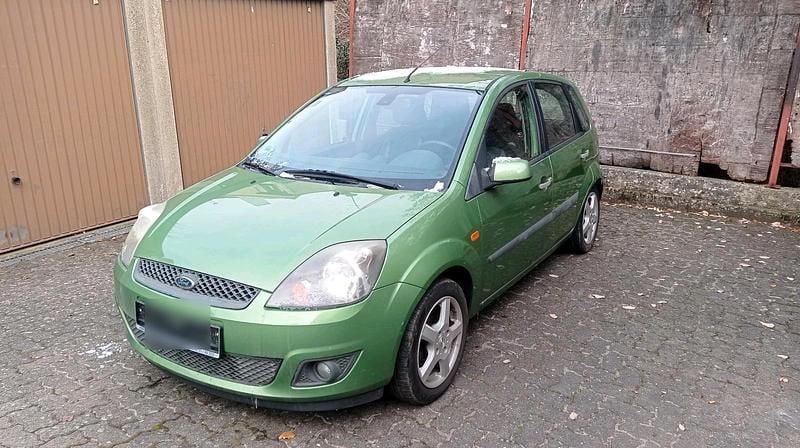 Grün Gebraucht 2007 Ford Fiesta Limousine | 1.200 € (Guter Preis) - Bild 1/4