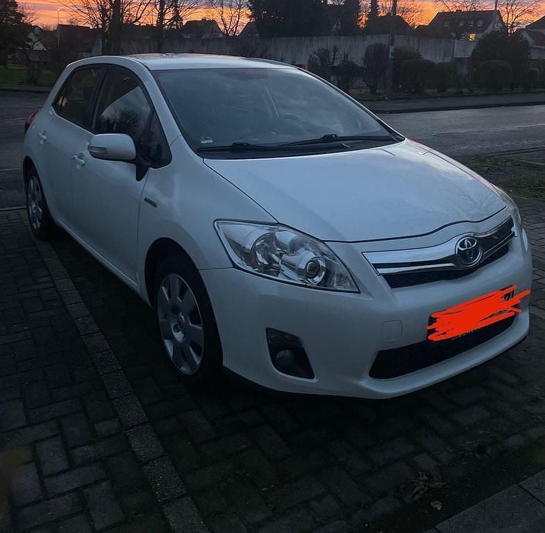 Weiß Gebraucht 2010 Toyota Auris Life Limousine | 10.000 € - Bild 1/4