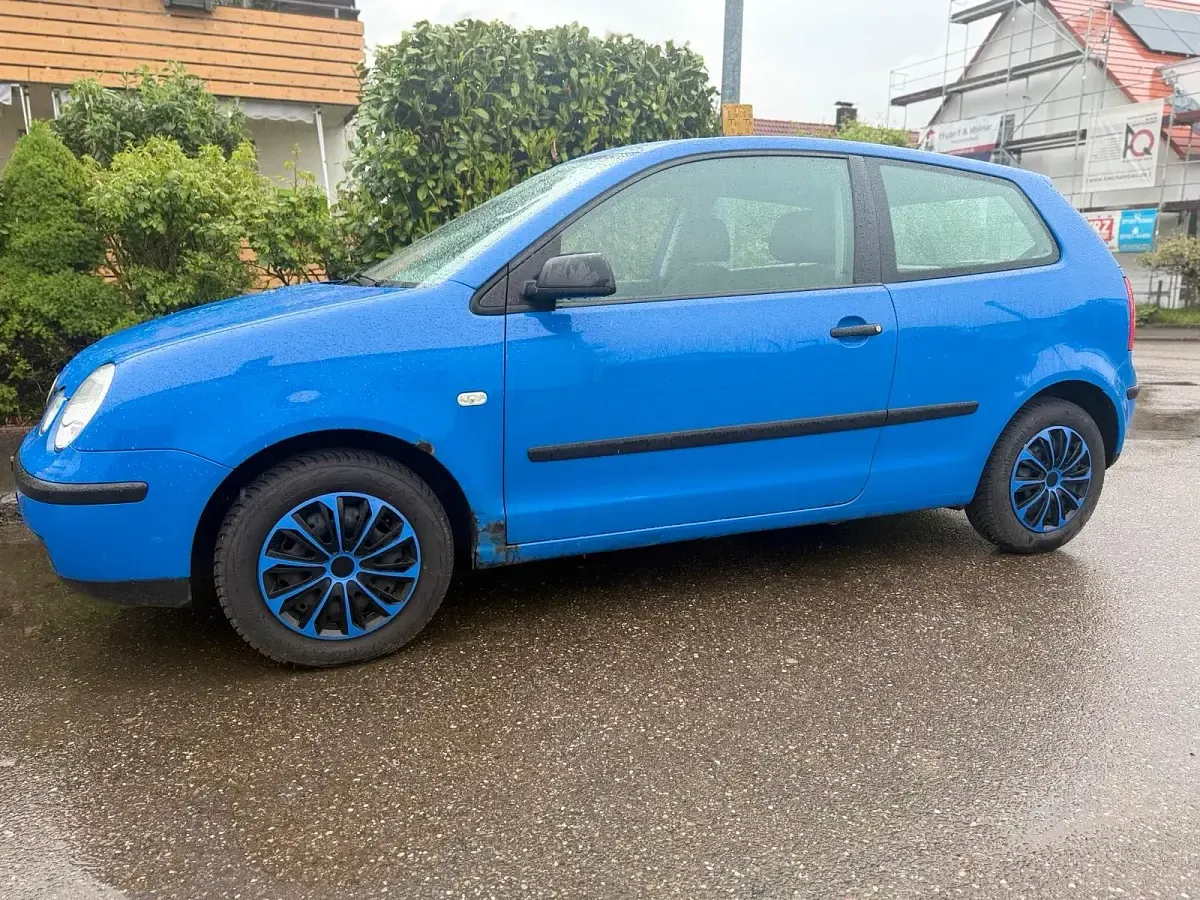 Gebraucht VW Polo 65 PS (47 kW) 2004 Blau Kleinwagen