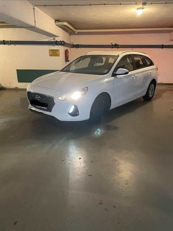 Gebraucht Hyundai i30 100 PS (73 kW) 2018 Weiß Kombi