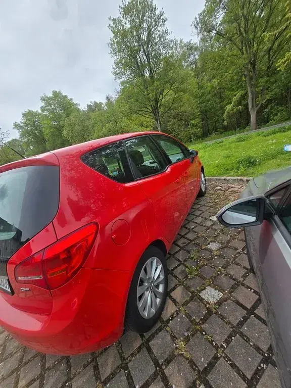 Używany Opel Meriva Selection 131 KM (96 kW) 2014 Czerwony Minivan