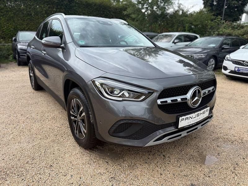 Mountaingrau Gebraucht 2023 Mercedes GLA180 SUV | 28.499 € (Fairer Preis) - Bild 1/4