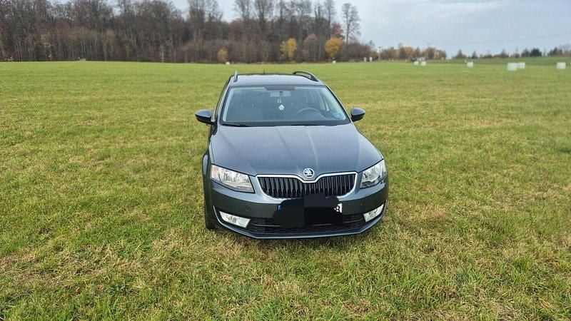 Grau Gebraucht 2014 Skoda Octavia Kombi | 7.750 € (Guter Preis) - Bild 1/4