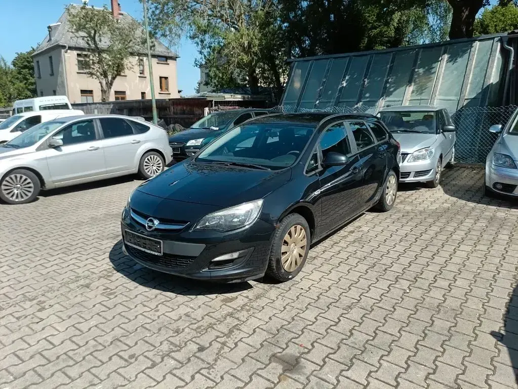 Używany Opel Astra Active 101 KM (74 kW) 2012 Czarny Kombi