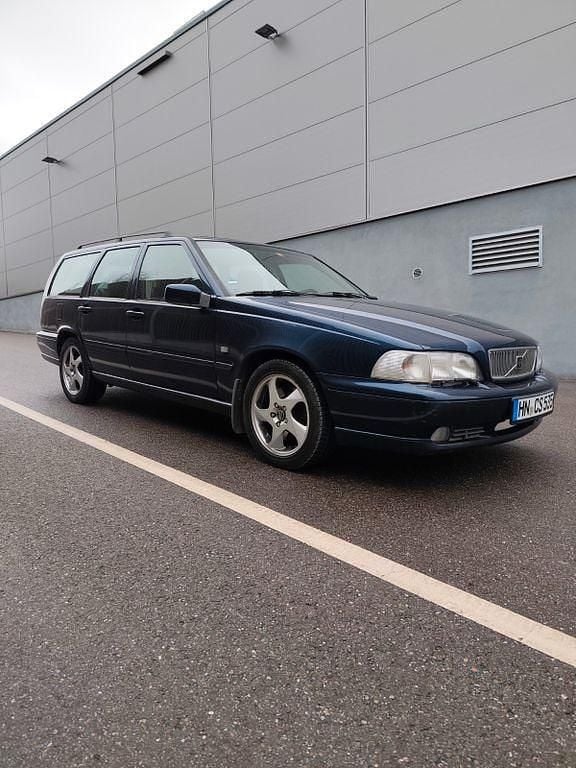 Używany Volvo V70 239 KM (175 kW) 1997 Purpurowy Kombi