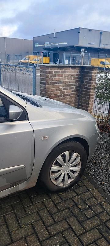 Silber Gebraucht 2004 Fiat Stilo Kleinwagen | 1.000 € - Bild 1/4