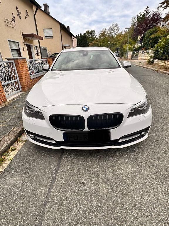 Weiß Gebraucht 2017 BMW 530 Limousine | 20.500 € (Superpreis) - Bild 1/4