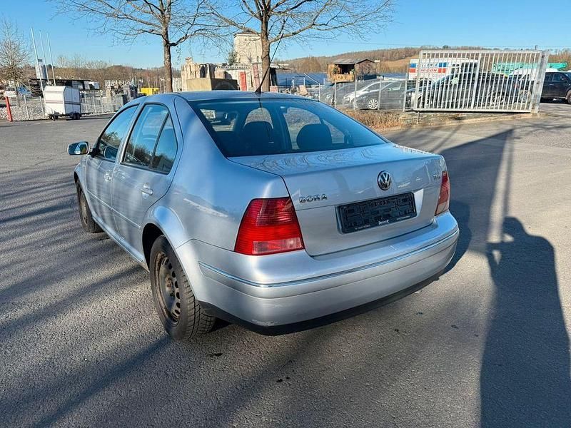 Gebraucht VW Bora Basis 101 PS (74 kW) 2004 Silber Limousine