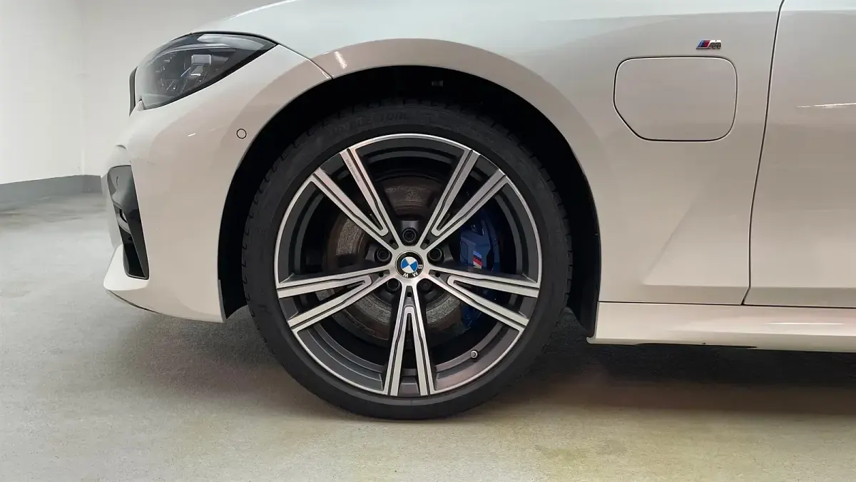 Gebraucht BMW 330e Efficient Dynamics 184 PS (135 kW) 2021 Mineralweiß metallic Limousine