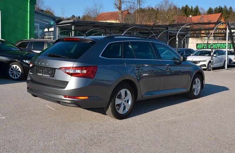 Gebraucht Skoda Superb 150 PS (110 kW) 2022 Grau Kombi