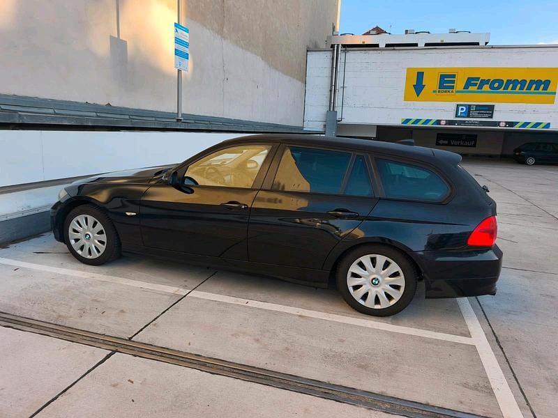 Schwarz Gebraucht 2007 BMW 320 Kombi | 2.999 € (Superpreis) - Bild 1/4