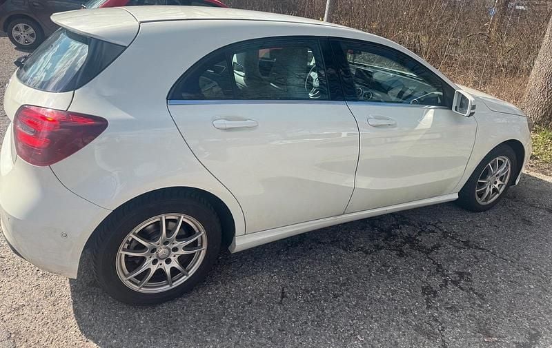 Gebraucht Mercedes A200 156 PS (114 kW) 2016 Weiß Kleinwagen