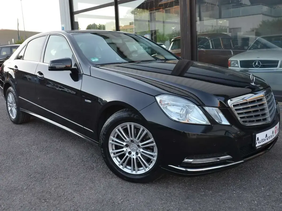 Gebraucht Mercedes E200 136 PS (100 kW) 2012 Obsidianschwarz  metalliclack Limousine