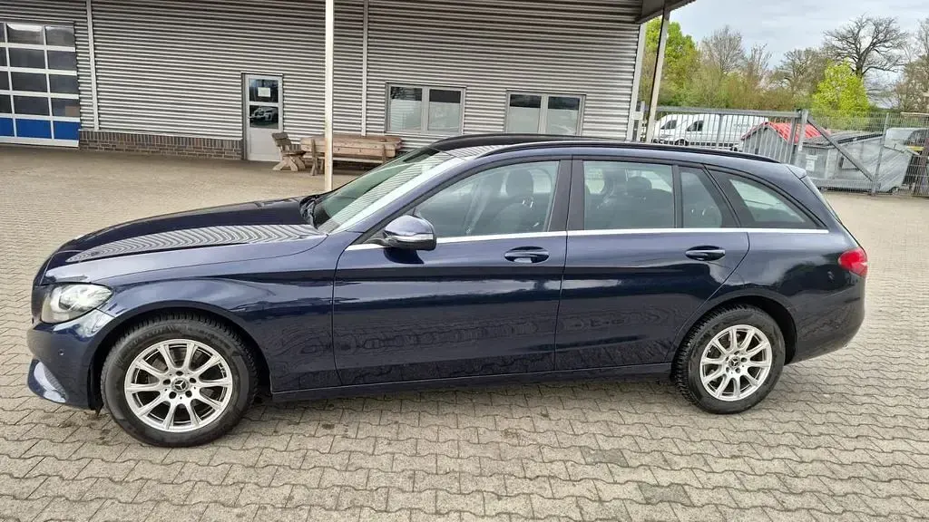 Gebraucht Mercedes C180 116 PS (85 kW) 2017 Blau Limousine