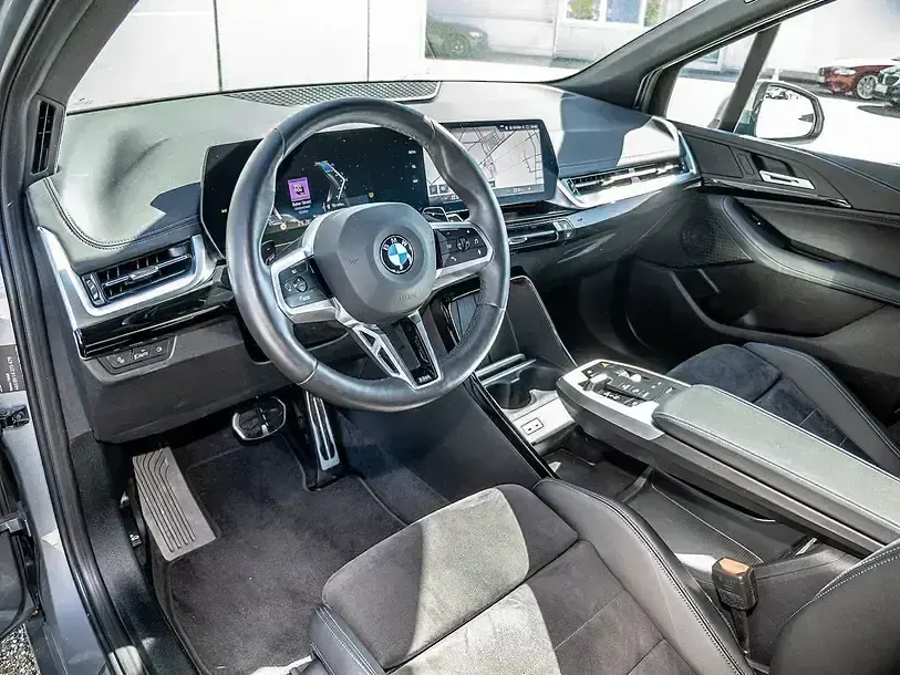 Gebraucht BMW 220 M Sport 170 PS (125 kW) 2023 Skyscraper grau metallic Van / Kleinbus