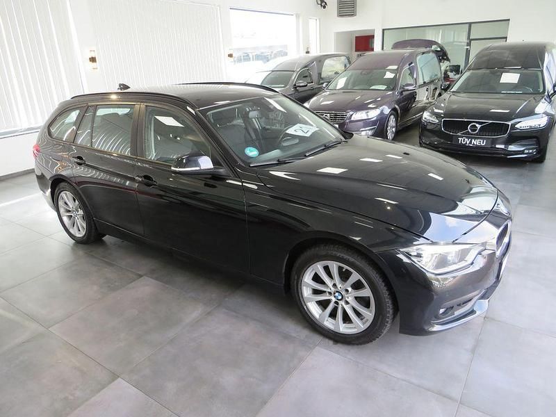 Gebraucht BMW 320 Advantage 190 PS (139 kW) 2019 Schwarz Kombi
