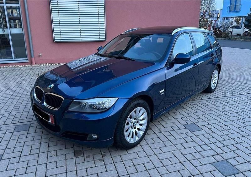 Blau Gebraucht 2012 BMW 320 Limousine | 8.900 € (Superpreis) - Bild 1/4