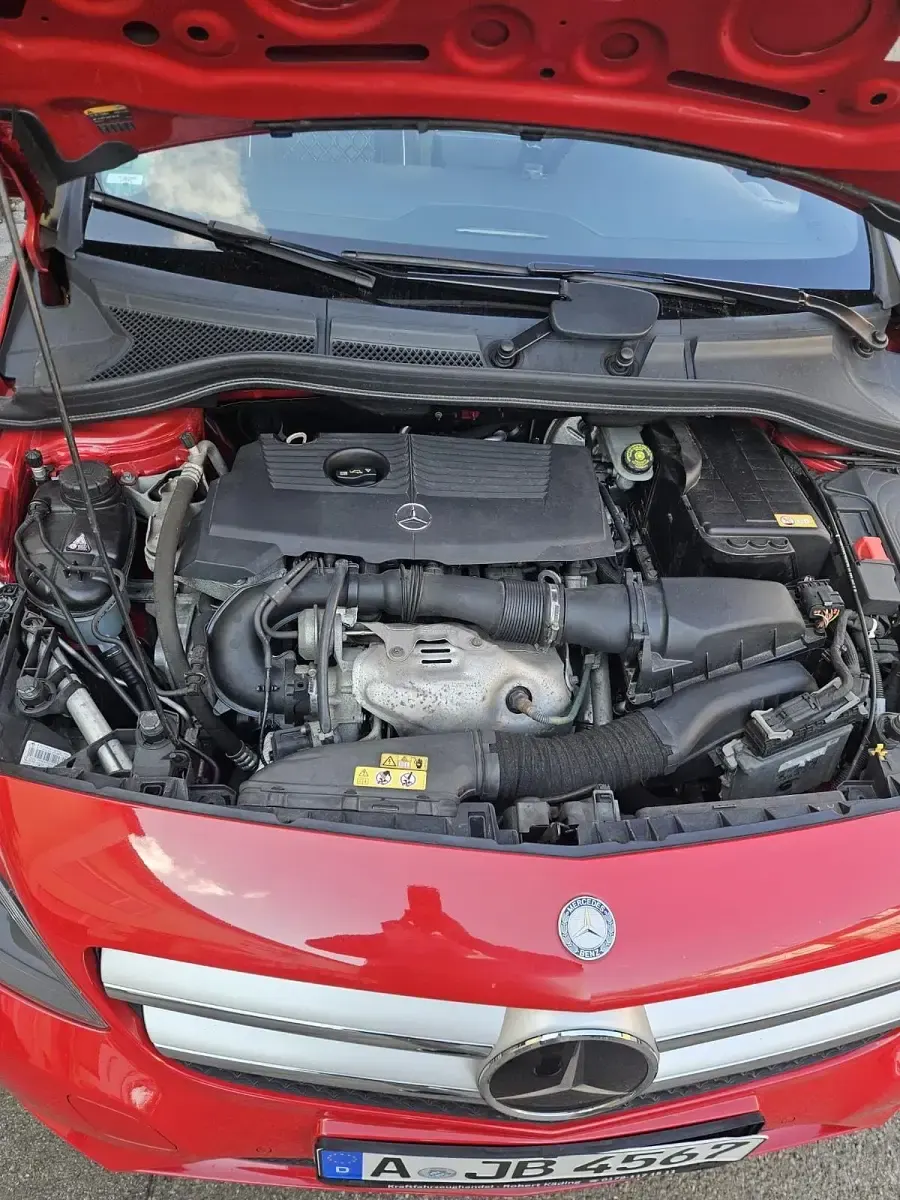 Gebraucht Mercedes B200 156 PS (114 kW) 2012 Rot Kleinwagen
