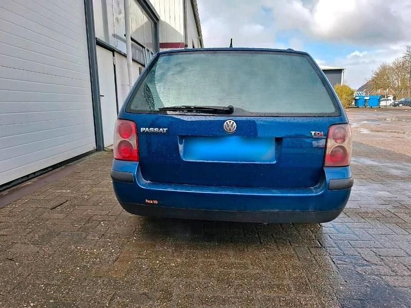Gebraucht VW Passat 131 PS (96 kW) 2001 Blau Kombi