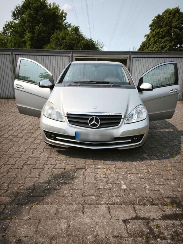 Silber Gebraucht 2008 Mercedes A180 Elegance Kleinwagen | 3.400 € (Guter Preis) - Bild 1/4