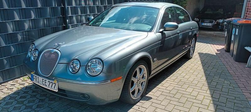 Grau Gebraucht 2006 Jaguar S-Type Executive Limousine | 11.900 € - Bild 1/4