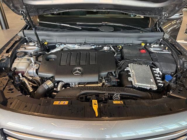 Gebraucht Mercedes GLB200 Progressive 150 PS (110 kW) 2024 Grau SUV