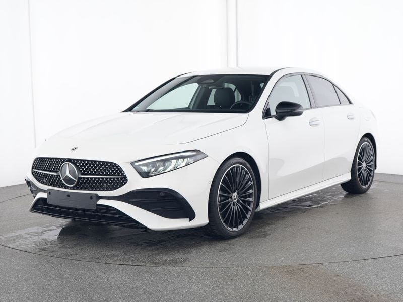 Weiß Gebraucht 2024 Mercedes A220 AMG Limousine | 39.880 € (Teuer) - Bild 1/4
