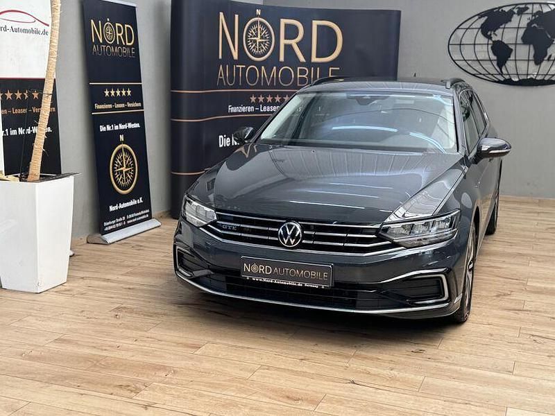 Grau Gebraucht 2021 VW Passat | 19.489 € (Guter Preis) - Bild 1/3