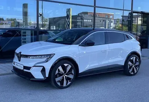 Używany Renault Megane E-Tech Techno 160 kW (218 KM) 2022 Biały Sedan/Limuzyna