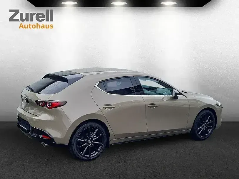 Neu Mazda 3 Homura-Line 140 PS (102 kW) 2025 Zircon sand Limousine