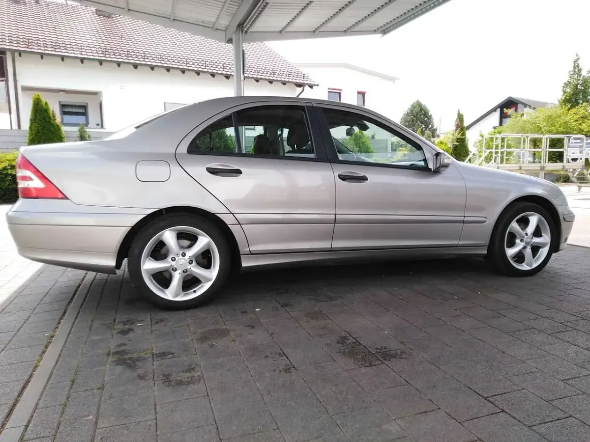 Gebraucht Mercedes C200 163 PS (119 kW) 2006 Cubanitsilber  metallic Limousine