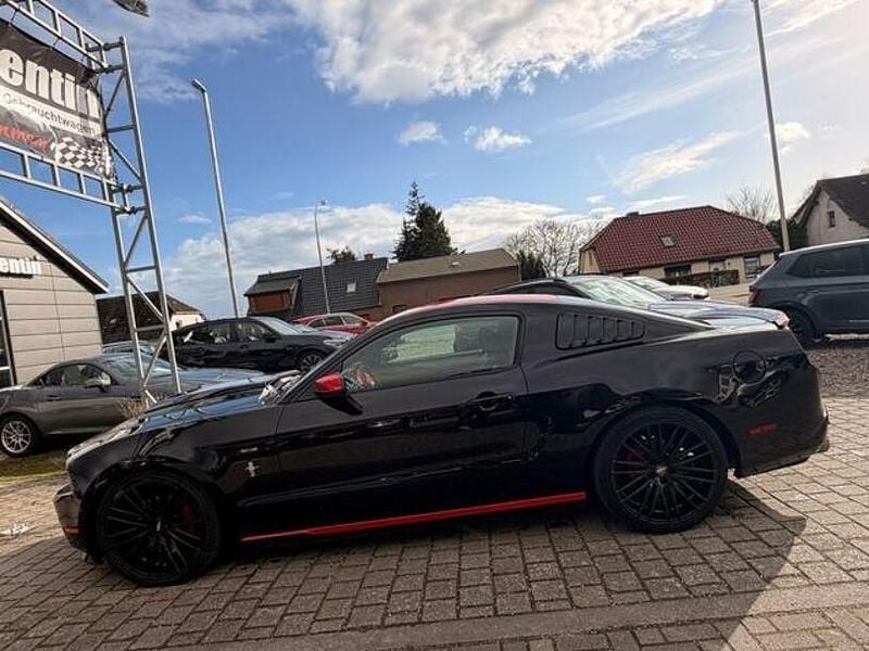 Gebraucht Ford Mustang 305 PS (224 kW) 2012 Schwarz Coupé