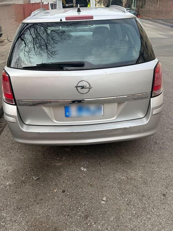 Gebraucht Opel Astra 105 PS (77 kW) 2004 Silber Kombi